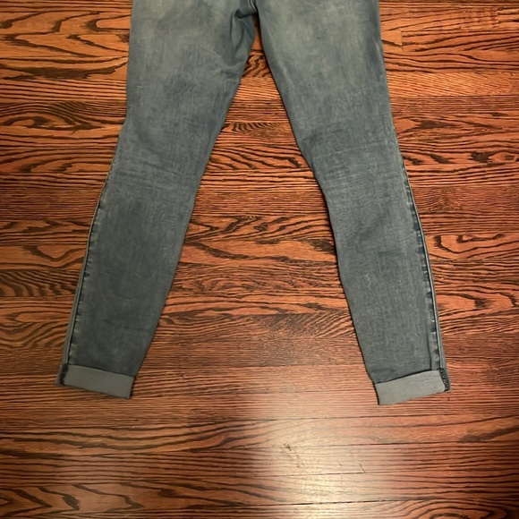 Womens Abercrombie &Fitch size 2R stretchy jeans.Skinny leg. W-26, L-29 highrise - Picture 8 of 9